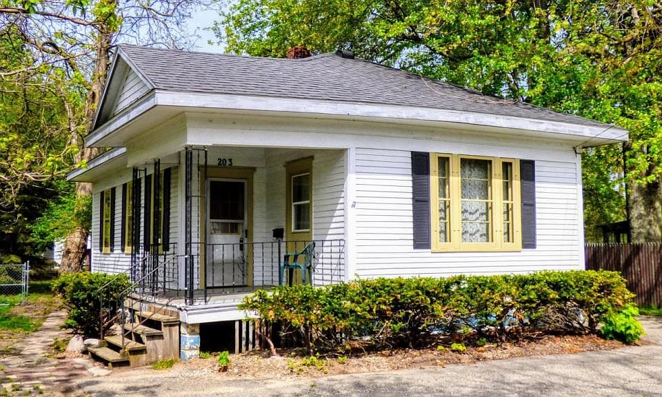 1st image of 203 Louise Ave
