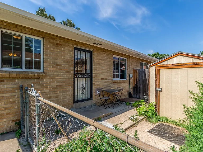 1385 S Grant St — Photo 28