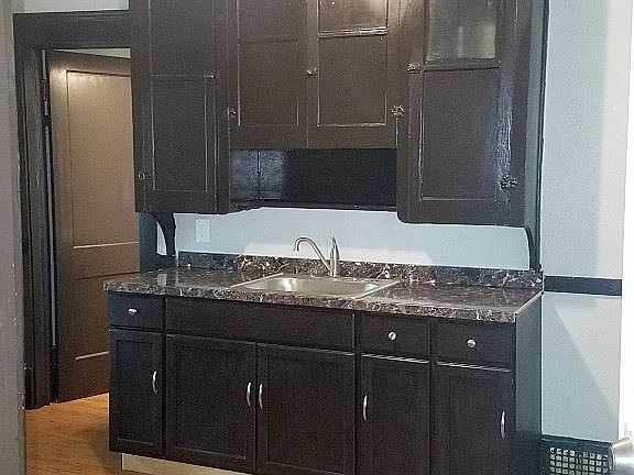 5th image of 10709 Parkview Ave