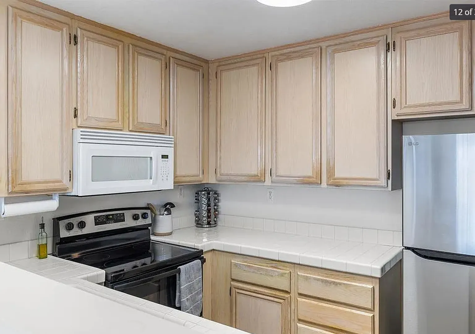 2 Bedroom Condo in Fashion Valley — Photo 2