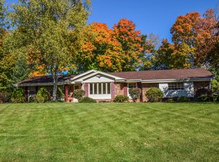 17960 Primrose Ln, Brookfield, WI 53045