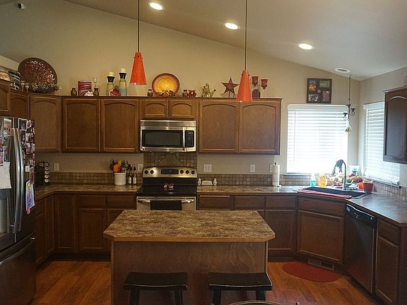 KITCHEN WITH TILE BACKSPLASH