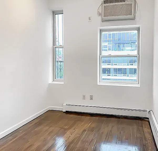 303 E Houston St #5 — Photo 5