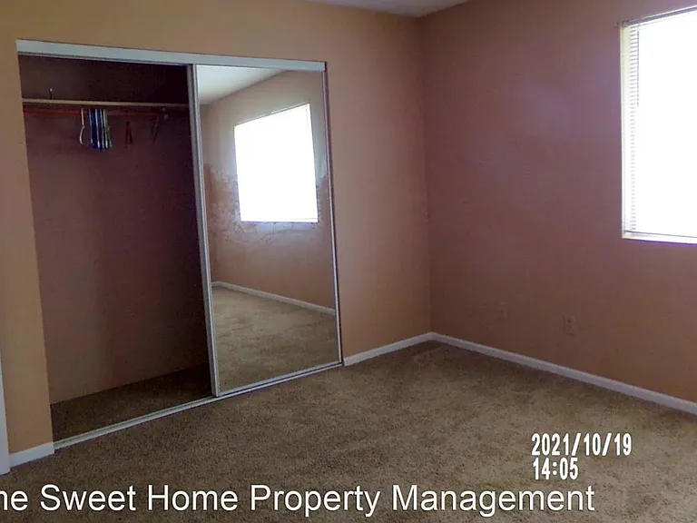 622 Elwood St — Photo 3