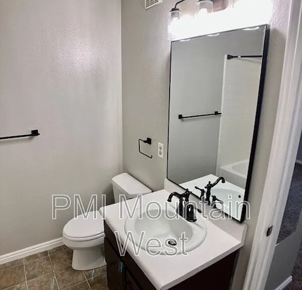 567 N 200 E #3 — Photo 37
