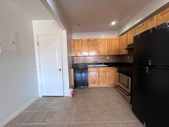 4th image of 104-20 39th Ave #4B