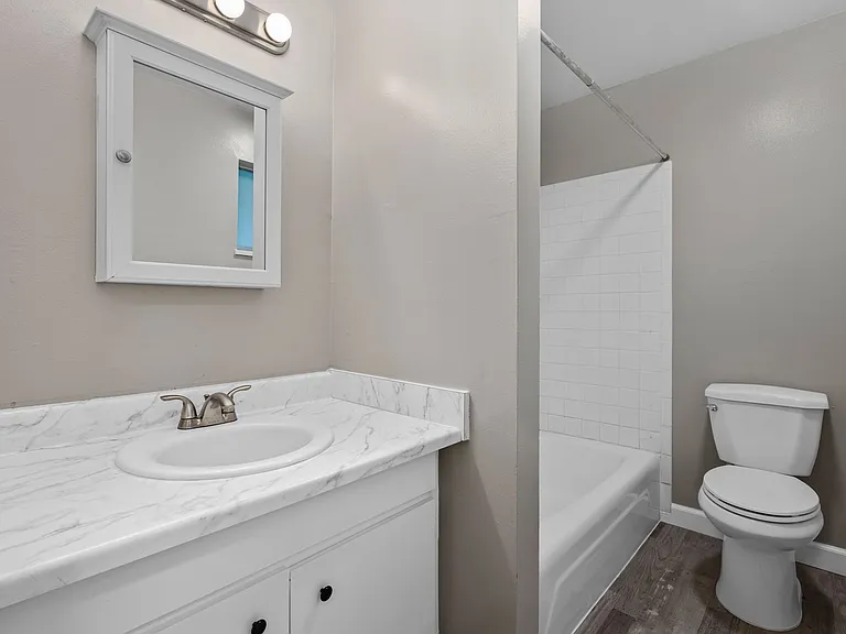 Heather Ridge - Beautiful Remodeled Apartments — Photo 23