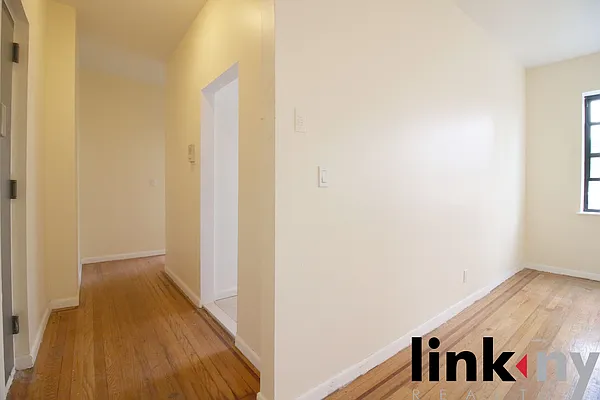 Rented by Link NY Realty | media 10