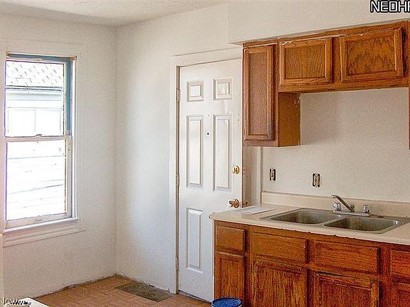 3rd image of 1010-1012 E 63rd St