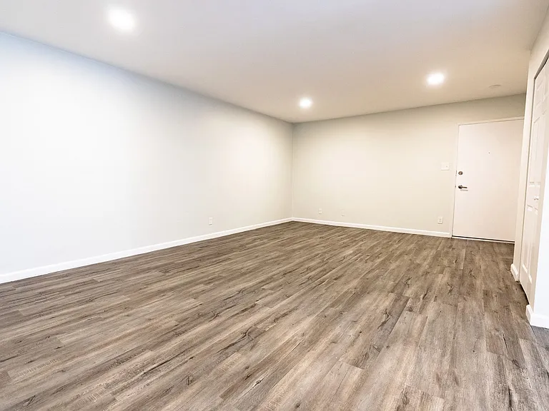 115 North Wetherly Drive — Photo 40