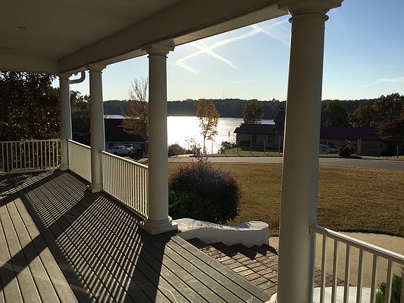 2nd image of 520 Lakeshore Dr