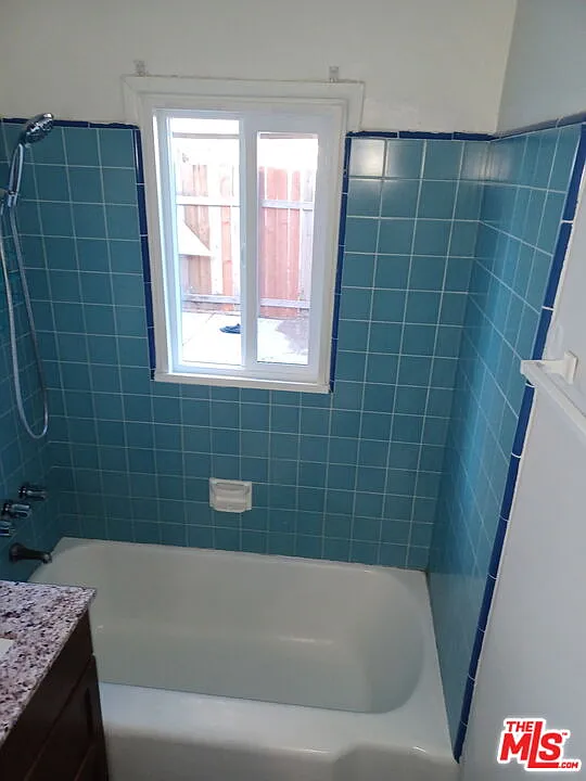3 bed, 1.0 bath, $2,500 — Photo 2