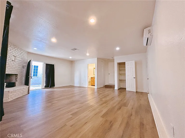 942 Barbara Ln — Photo 3