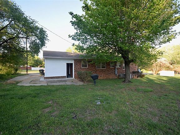 3rd image of 102 Walker Dr