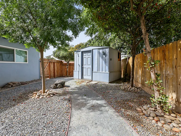 3636 W Tulare Ave — Photo 45
