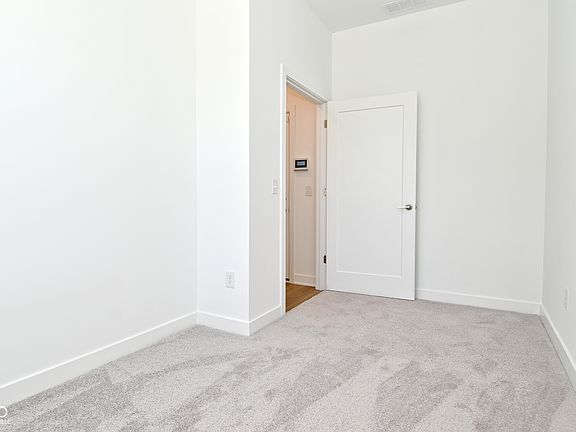 5th image of 2446 Winthrop Ave