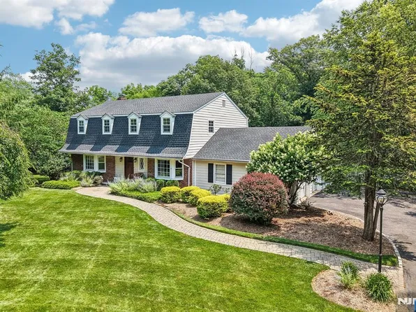 18 Roxbury Downs, Saddle River, NJ 07458