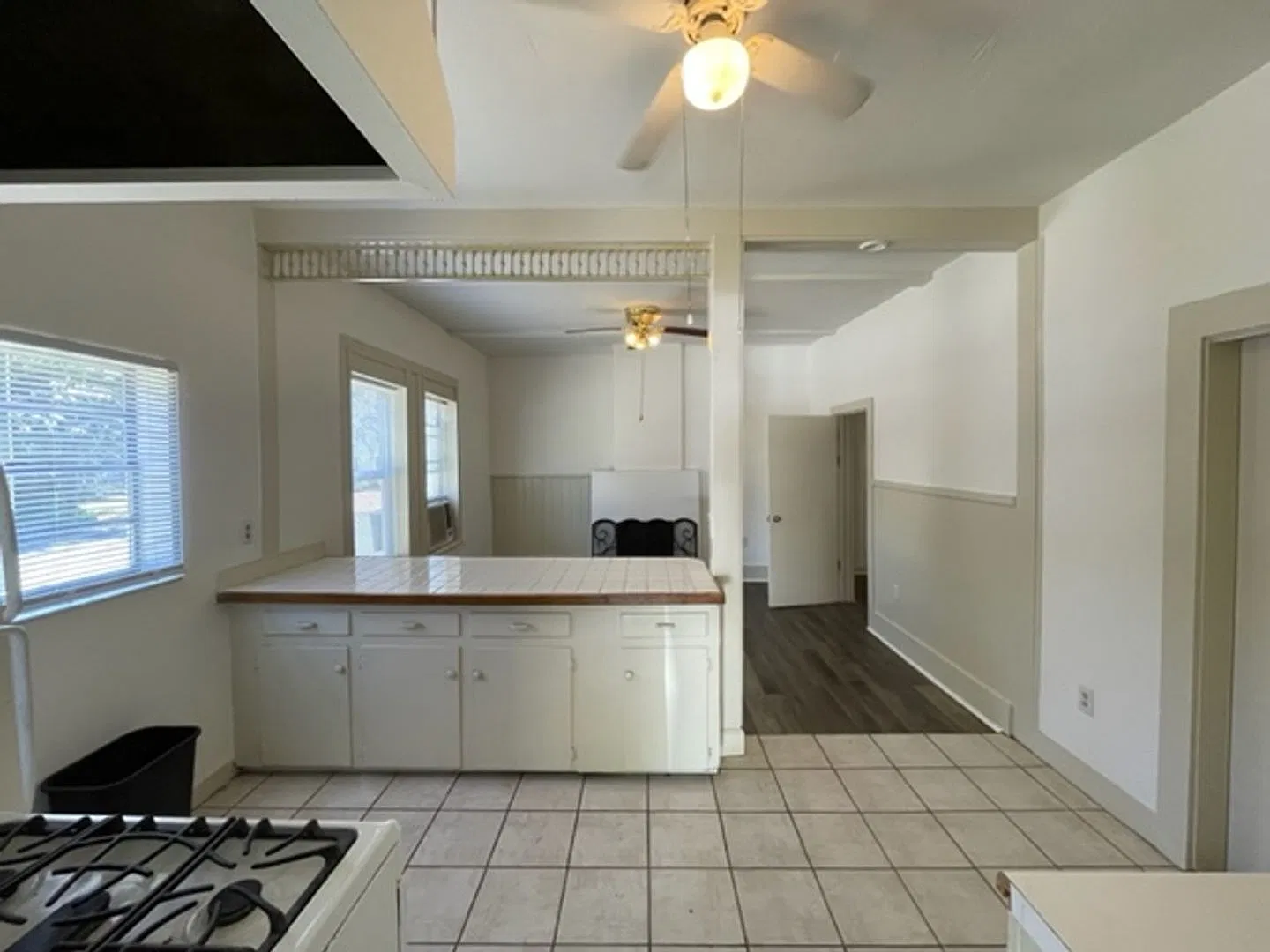 Large One Bedroom In Duck Pond Available in August — Photo 3