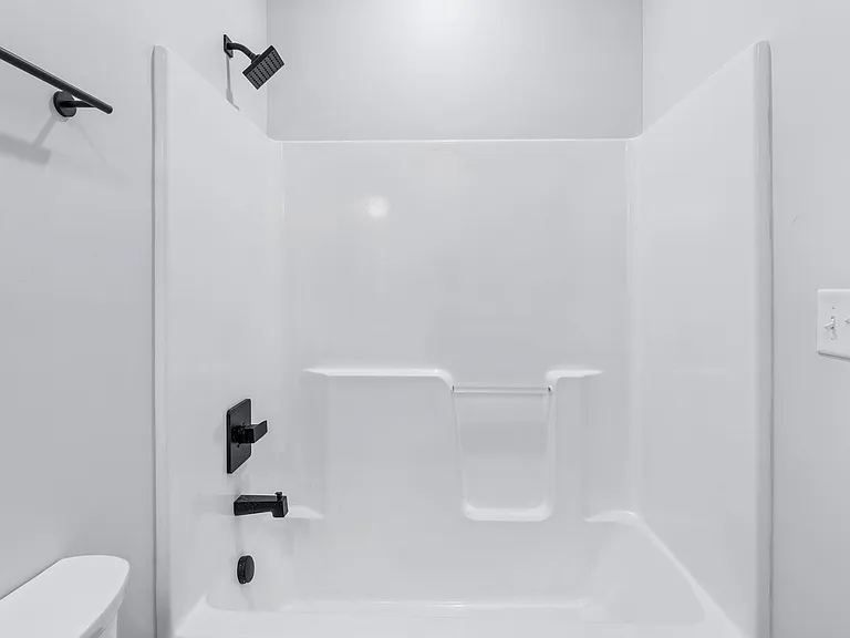 213 E Main St — Photo 17