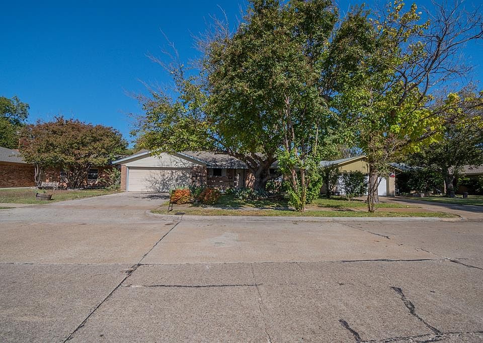 1st image of 422 W Ferndale Ln