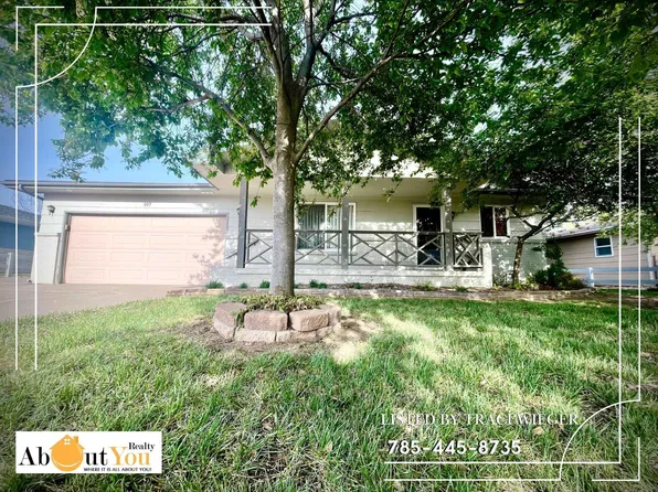 107 Cindy Dr, Russell, KS 67665
