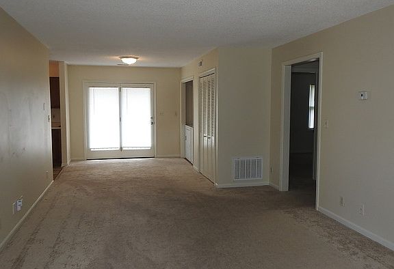 3rd image of 1103 W 41st Ter