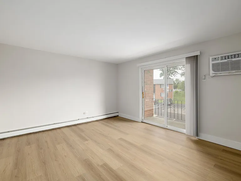 Livingstone Apartment Homes — Photo 5