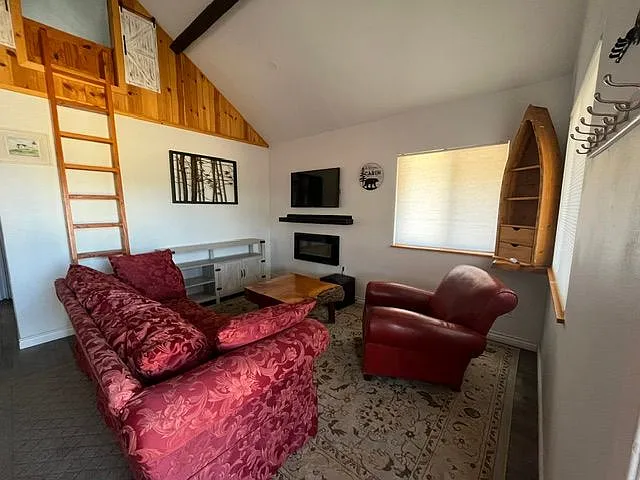 813 Pinon Ln — Photo 4