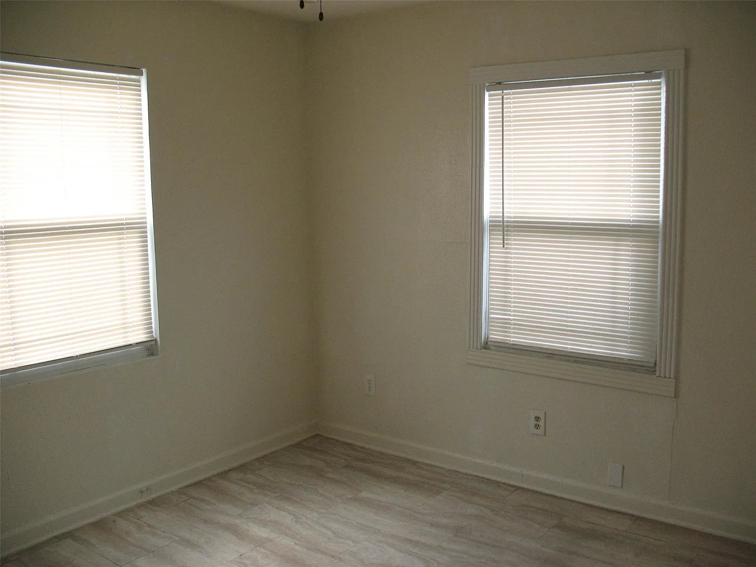 5 bed, 3.0 bath, 1692 sqft, $2,300 — Photo 4