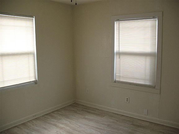 4th image of 2610 Scott St