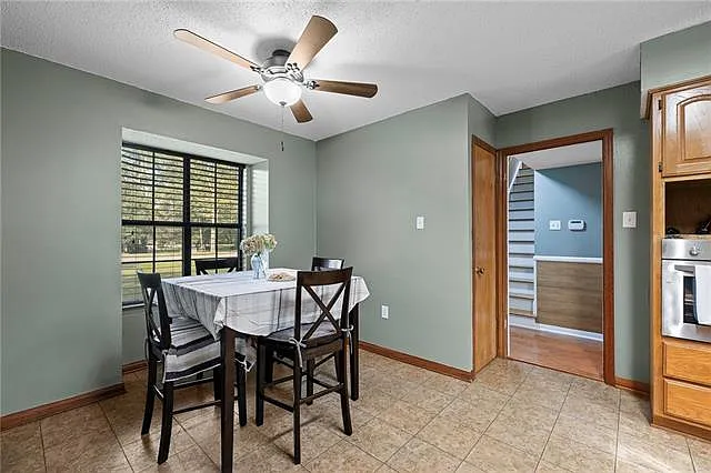 1382 Bristol Ct — Photo 10