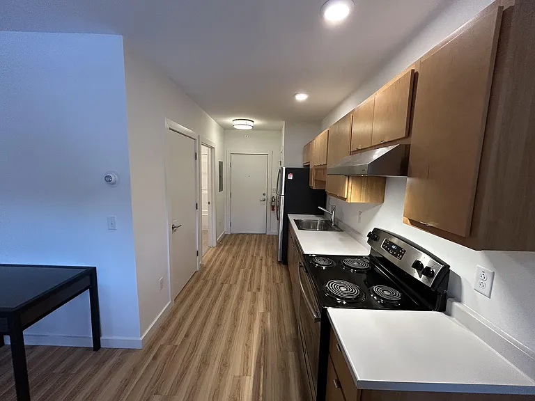 South End Apartments — Photo 22