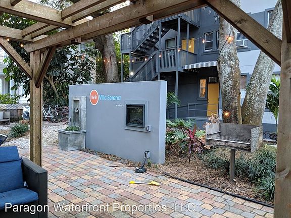 3rd image of 336 8th Ave NE APT 2