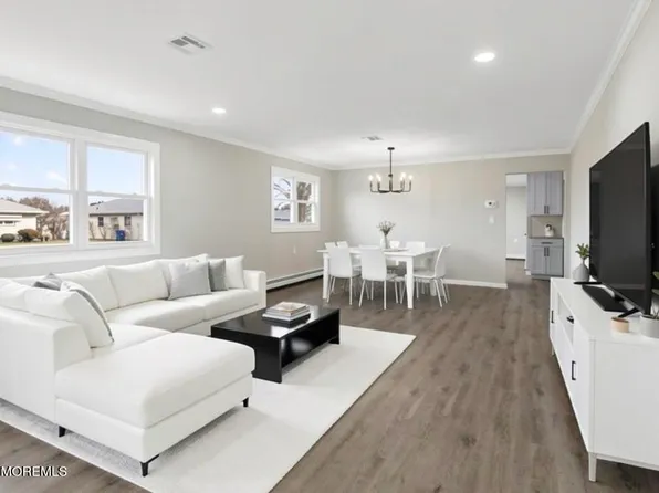 2 Van Gogh Street, Toms River, NJ 08757