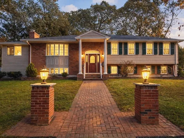 8 Phinney Rd, Lexington, MA 02421