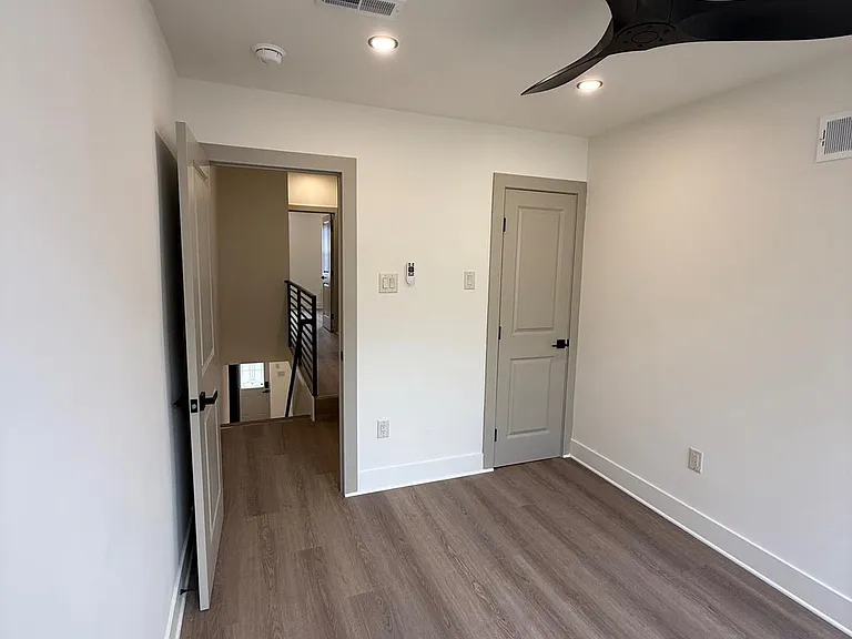1329 N Dover St — Photo 12