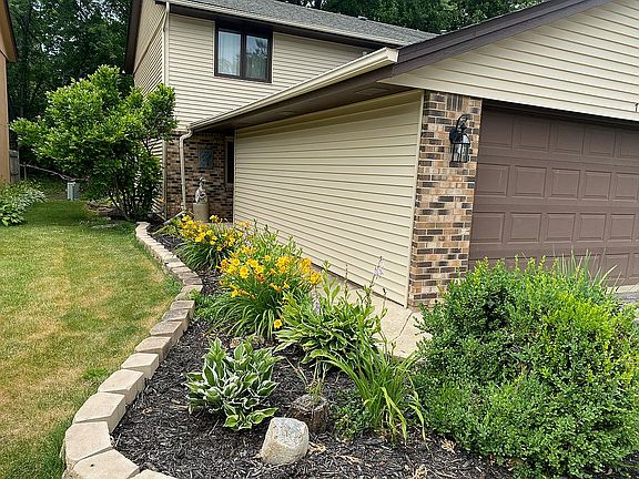 2nd image of 748 Tulip Ln