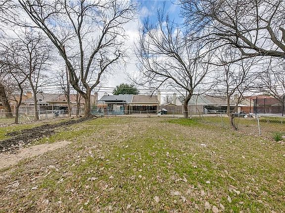 5th image of 727 Royal Crest Dr