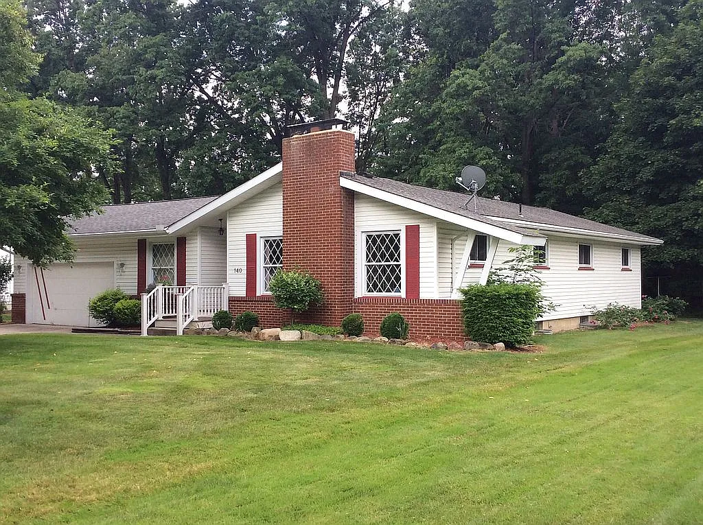 140 Carolyn Ave photo 1