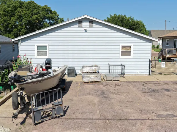 908 S Blaine Ave, Sioux Falls, SD 57103