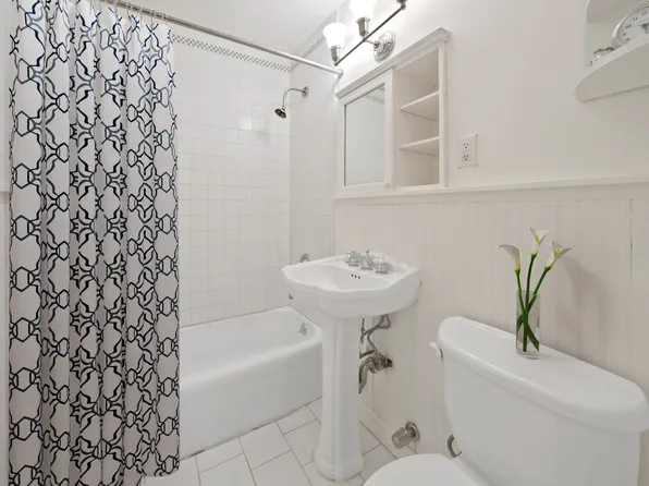 345 East 52nd Street image 5 of 8