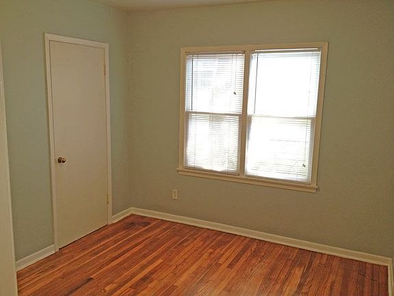 5th image of 4910 Lynnwood St