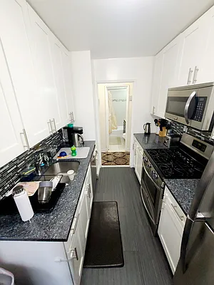Rented by Metro Garden Realty NYC | media 32