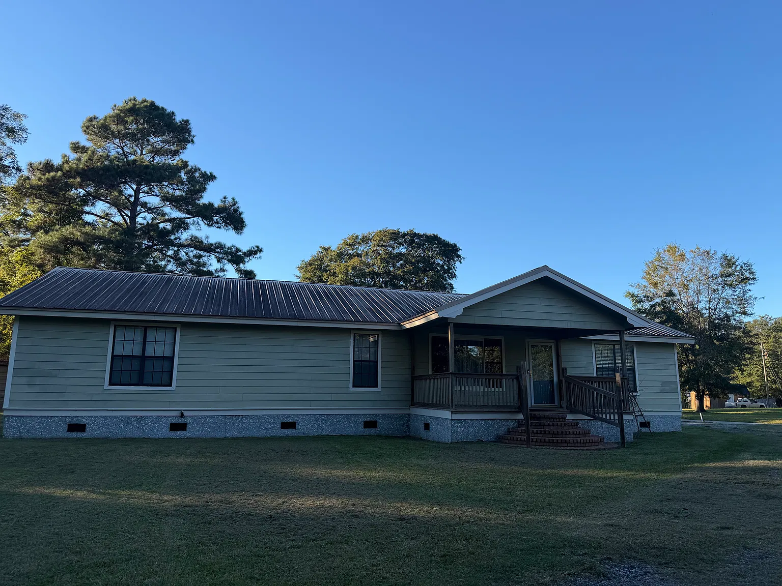 3 bed, 1905 sqft, $1,800 — Photo 1
