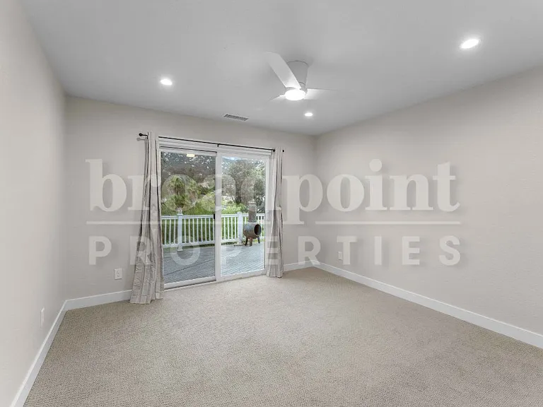 2113 Sleepy Hollow Rd — Photo 21