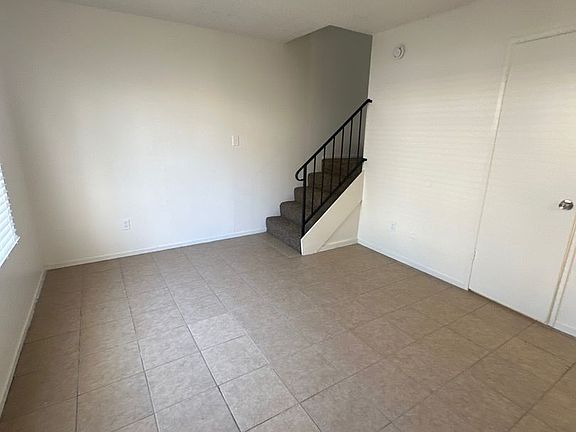4th image of 128 White Ln APT 2