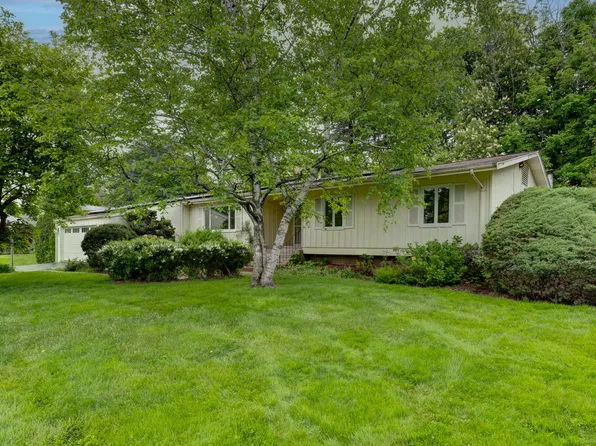 44 Bainton Road, West Hartford, CT 06117