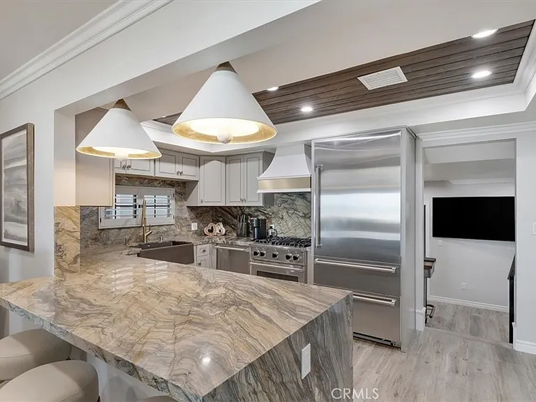 2808 W Oceanfront — Photo 12