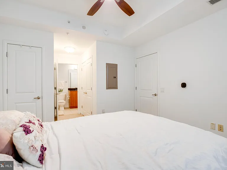 1021 N Garfield St #125 — Photo 17
