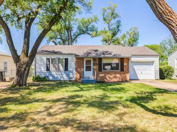 856 Vassar Dr, Salina, KS 67401